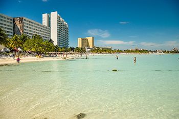 Dreams Sands Cancun Resort & Spa - All Inclusive - Tap to explore photos