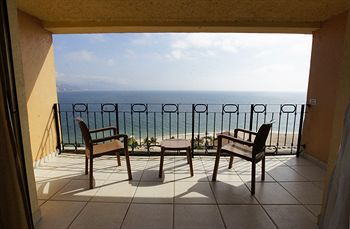 Bellamar Ocean Front Suites photo 4