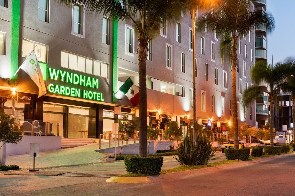 Wyndham Garden Guadalajara Acueducto image 1