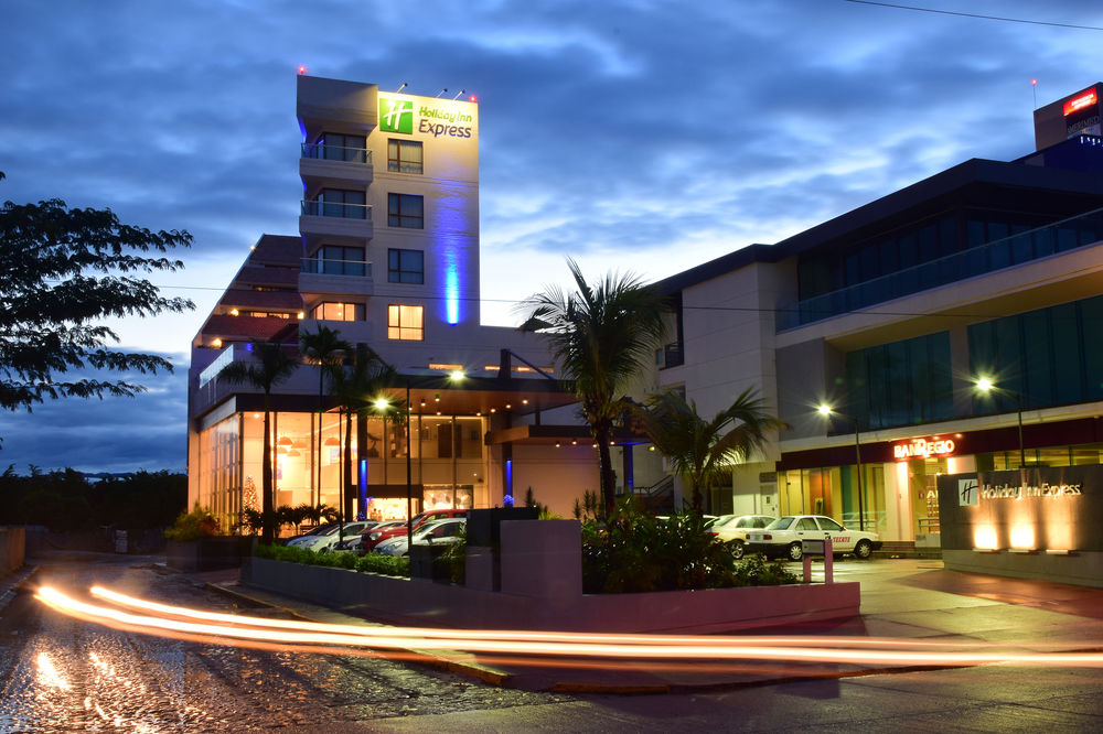 Holiday Inn Express Puerto Vallarta image 1