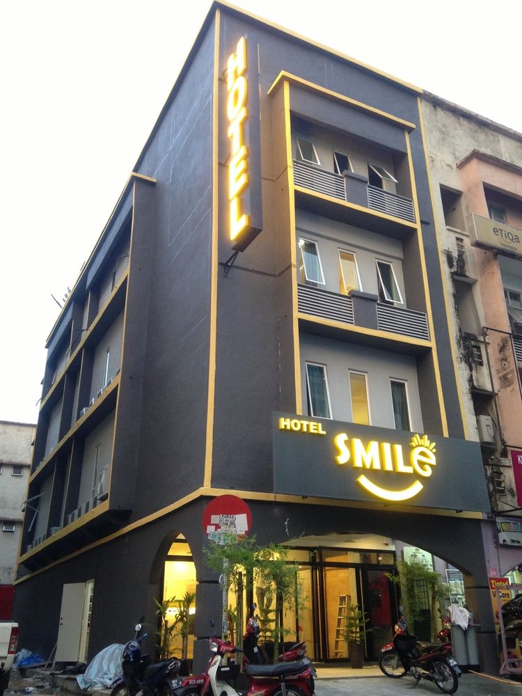 Smile Hotel Danau Kota image 1