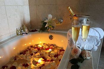 Deep Soaking Bathtub
