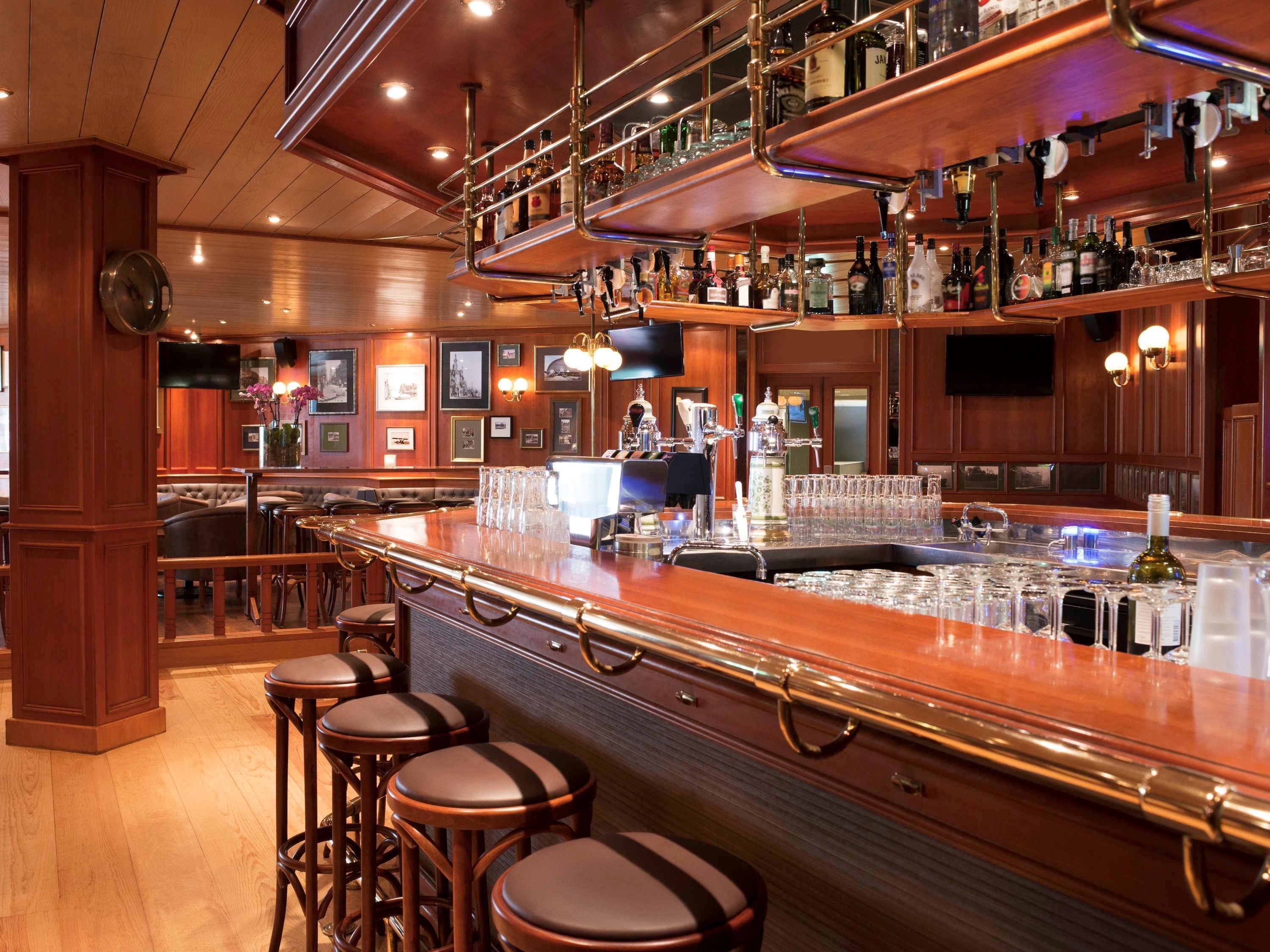 Hotel Bar
