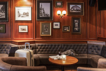 Hotel Bar