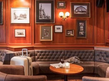 Hotel Bar