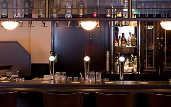 Hotel Bar