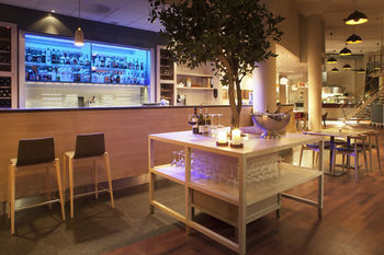 Hotel Bar