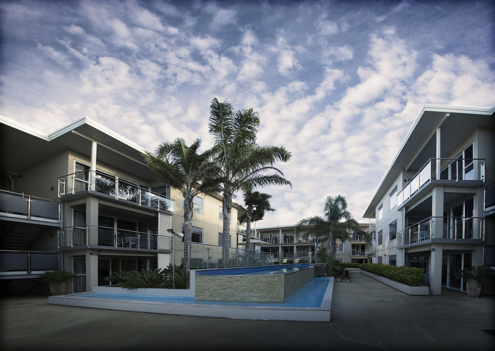 Edgewater Palms Apartments image 1