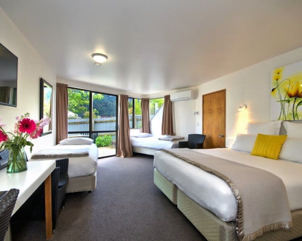 Melbourne Lodge Bed & Breakfast image 1