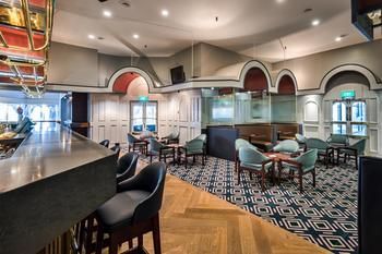 Hotel Bar