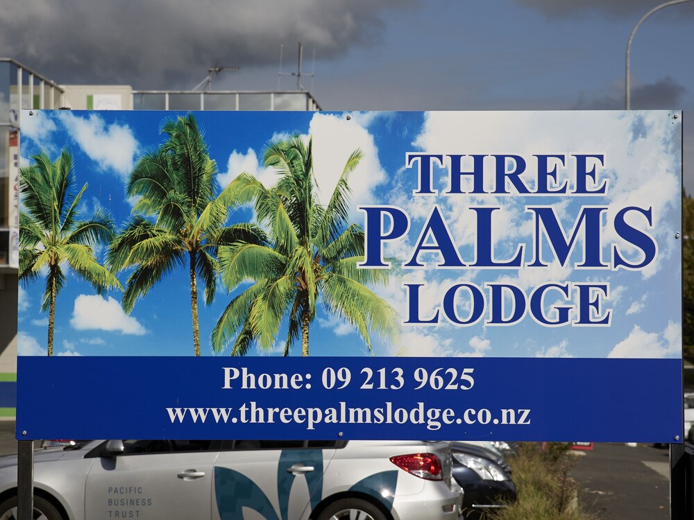 Three Palms Lodge image 1