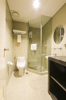 Bellini Suites at Presidio, Lakefront photo 3