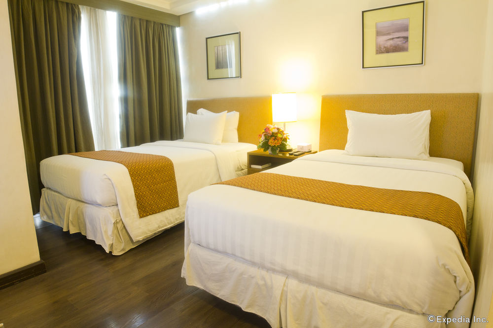 Crown Regency Hotel Makati image 1