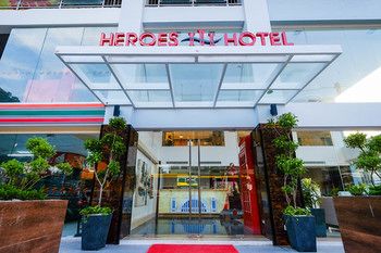 Heroes Hotel Manila image 1