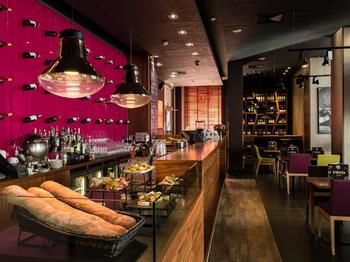 Hotel Bar