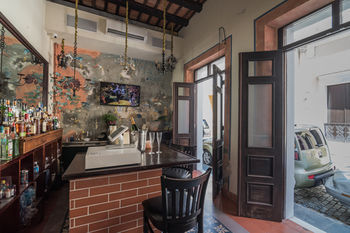Hotel Bar