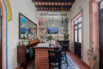Hotel Bar