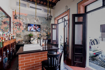 Hotel Bar