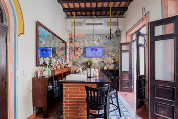 Hotel Bar
