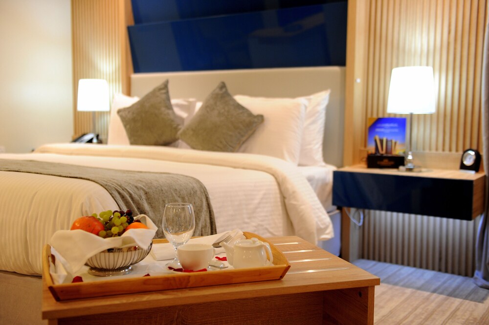 Al Mansour Suites Hotel image 1