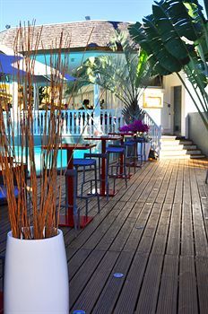 Poolside Bar