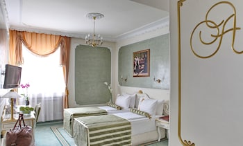 Queen's Astoria Design Hotel Belgrade Serbia thumbnail