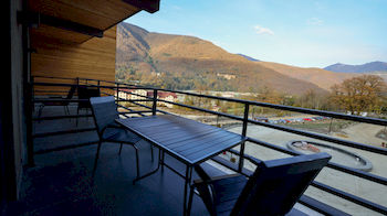 Mont Yard photo 2