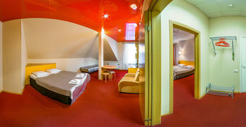 Red Apple Hotel