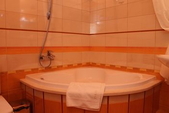 Bounty Hotel photo 2