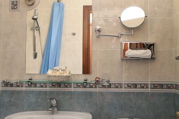 Bounty Hotel photo 5