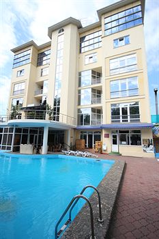Yanais Hotel