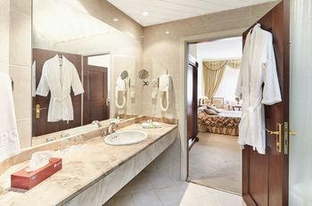 Proton Hotel photo 5