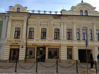listing card gallery