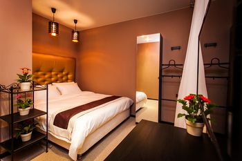 Гостиница "ЛЕО", Hotel " LEO"