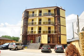 Eliza Hotel