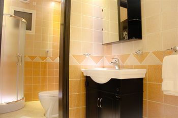 Summerland Suites photo 2