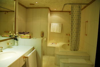 Dhahran International photo 2