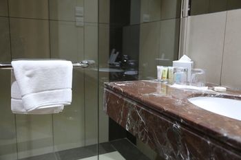 Crom Airport Hotel photo 3