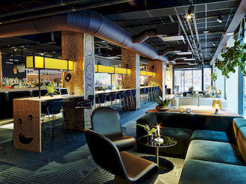 Hotel Bar