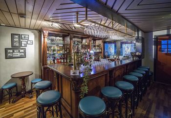 Hotel Bar