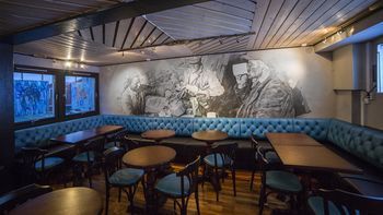 Hotel Bar