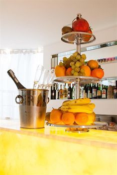Hotel Bar