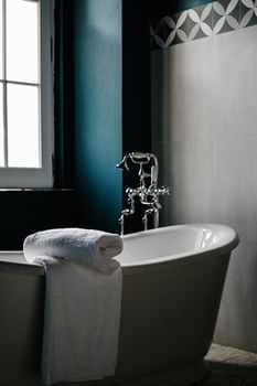 Deep Soaking Bathtub