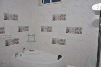 Deep Soaking Bathtub