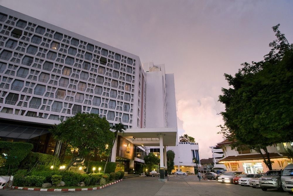 Montien Hotel Surawong Bangkok image 1