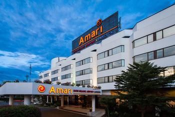 Hotel Front - Evening or Night