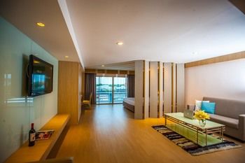 Golden City Rayong Hotel image 1