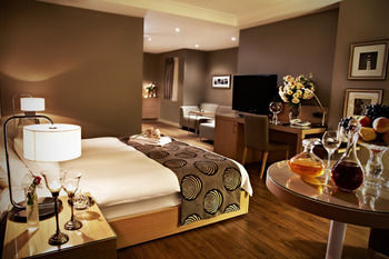 Seyhan Hotel