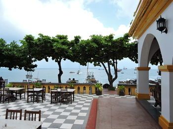 Poolside Bar