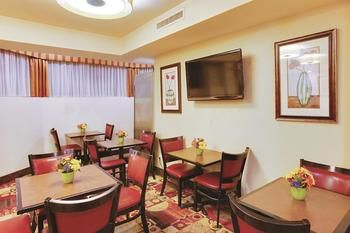 La Quinta Inn & Suites JFK Airport photo 4